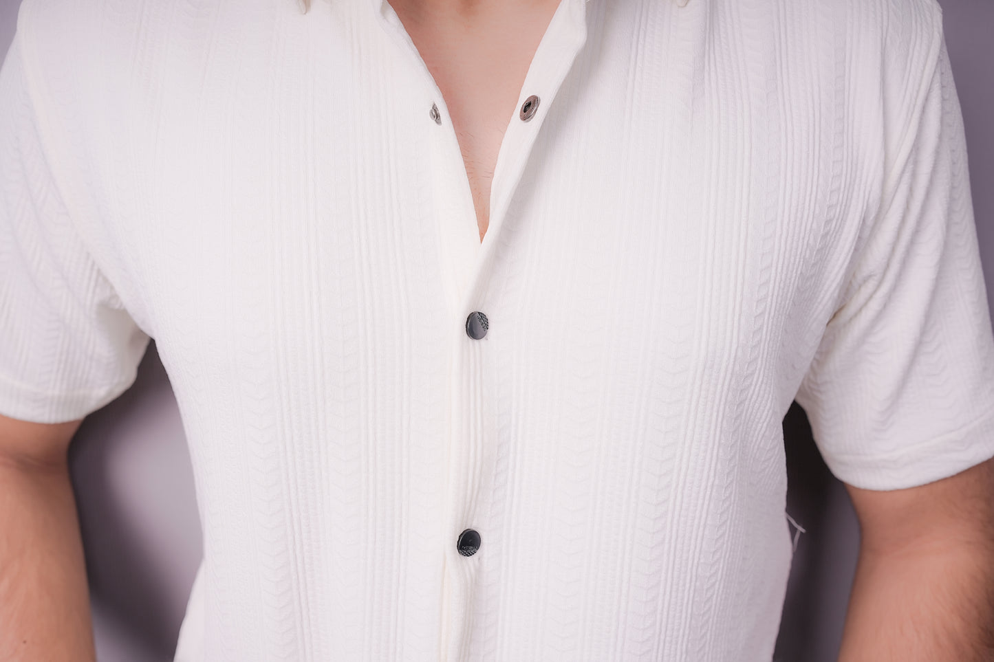 Men’s Off-White Textured Short Sleeve Shirt – Casual Elegance